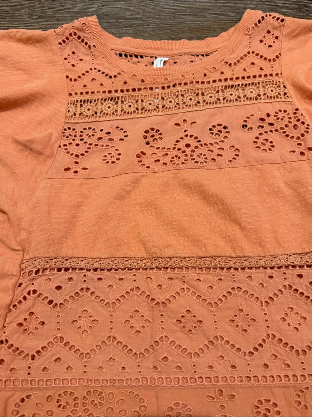 Anthropologie Coral Eyelet Flutter Sleeve Top Size Large - Picture 5 of 9